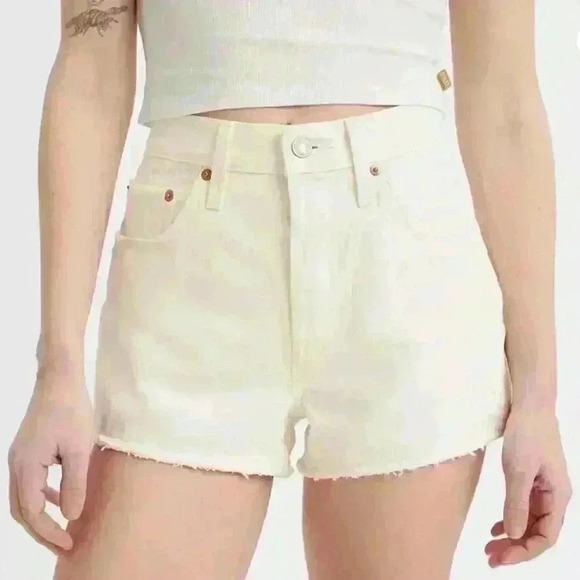 Levi's 501 Original Fit High Rise Denim Shorts NWOT Size 28 - Picture 1 of 11